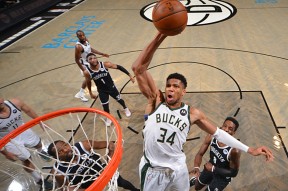 BB体育-锐不可当引发热议!,Ning在雄鹿比赛中最后时刻胜出赢得满堂喝彩的简单介绍-BB体育