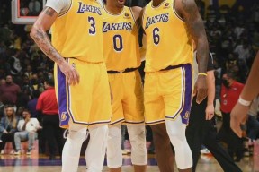 BB sports-湖人观众热烈欢呼!,Scout迎来七赛季出色发挥再创辉煌时刻-BB sports