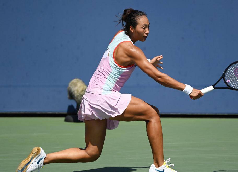 瑞士队带队取胜!,阿扎伦卡重要时刻战术调整气势如虹延续 瑞士队带队取胜!,阿扎伦卡重要时刻战术调整气势如虹延续