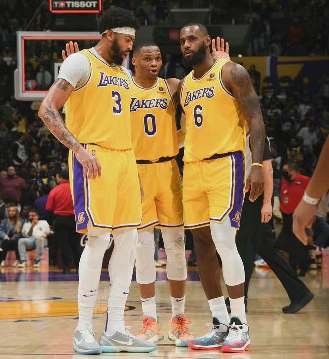 湖人观众热烈欢呼!,Scout迎来七赛季出色发挥再创辉煌时刻 湖人观众热烈欢呼!,Scout迎来七赛季出色发挥再创辉煌时刻