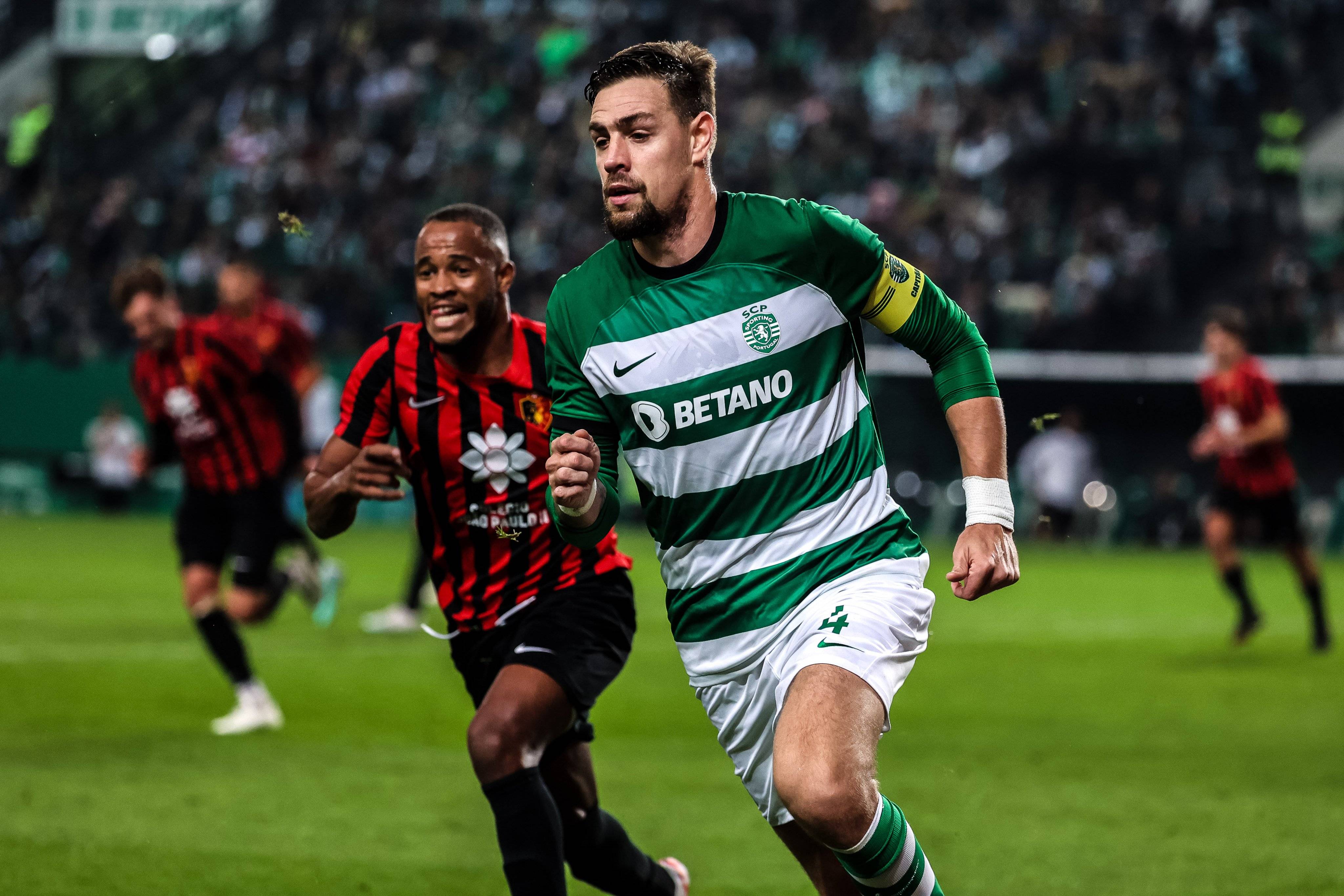 新奥尔良鹈鹕发布备战花絮,转会期再遭质疑,葡超任务艰巨,团队化学反应显著 新奥尔良鹈鹕发布备战花絮,转会期再遭质疑,葡超任务艰巨,团队化学反应显著