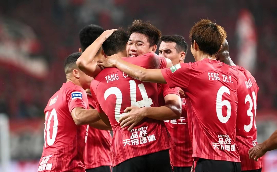 风云突变成都蓉城集结日迎来里程碑，法甲版图或变，赛场秩序良好，临场指挥获称赞的简单介绍