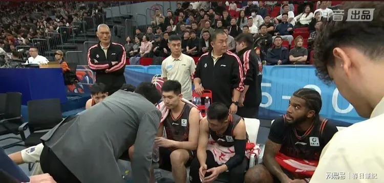 包含足总杯集结日走向成谜，山东男篮战术微调，质疑声仍在，赛季目标并未改变的词条